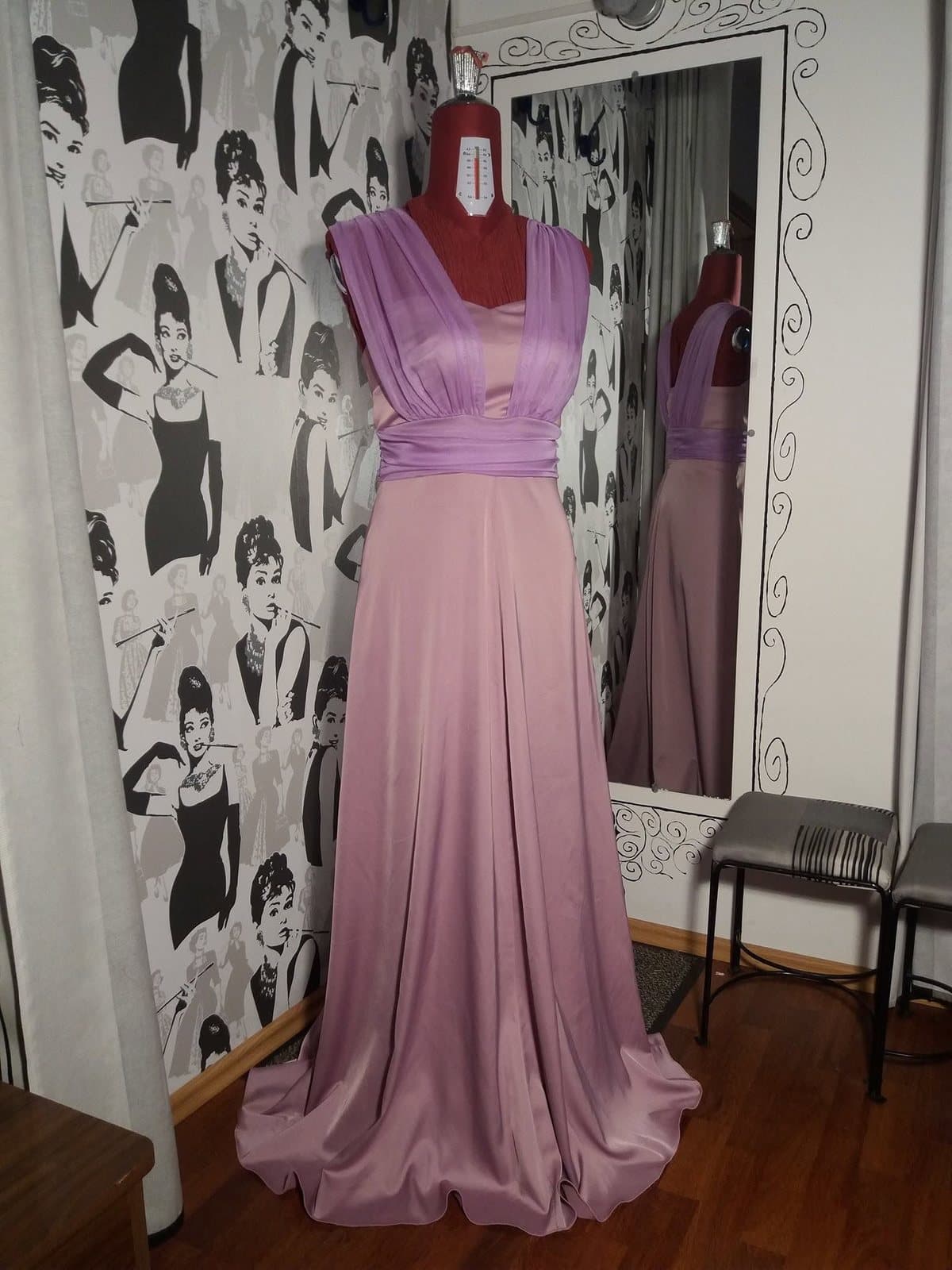 Rochie elegantă cu voal, probă în atelier